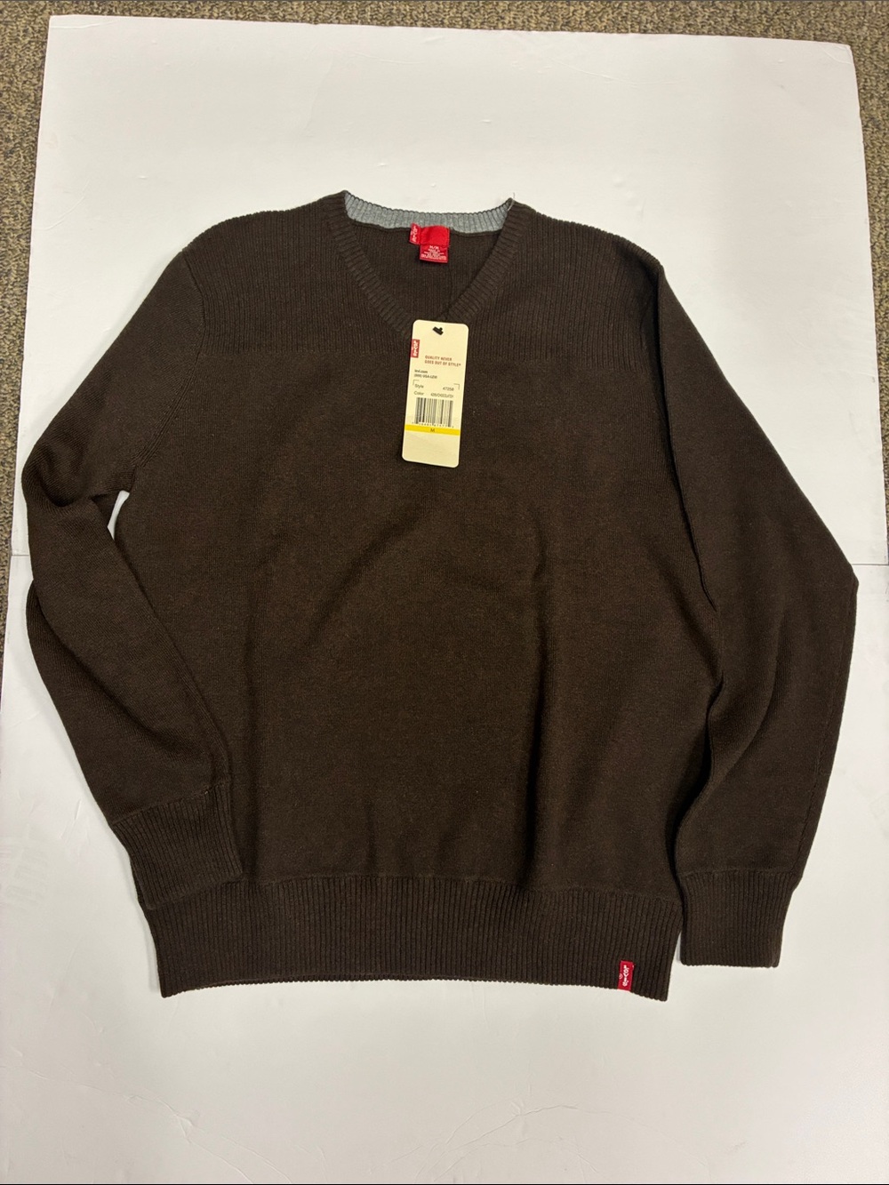 Levi's Men's Dark Brown V-Neck Sweater med weight